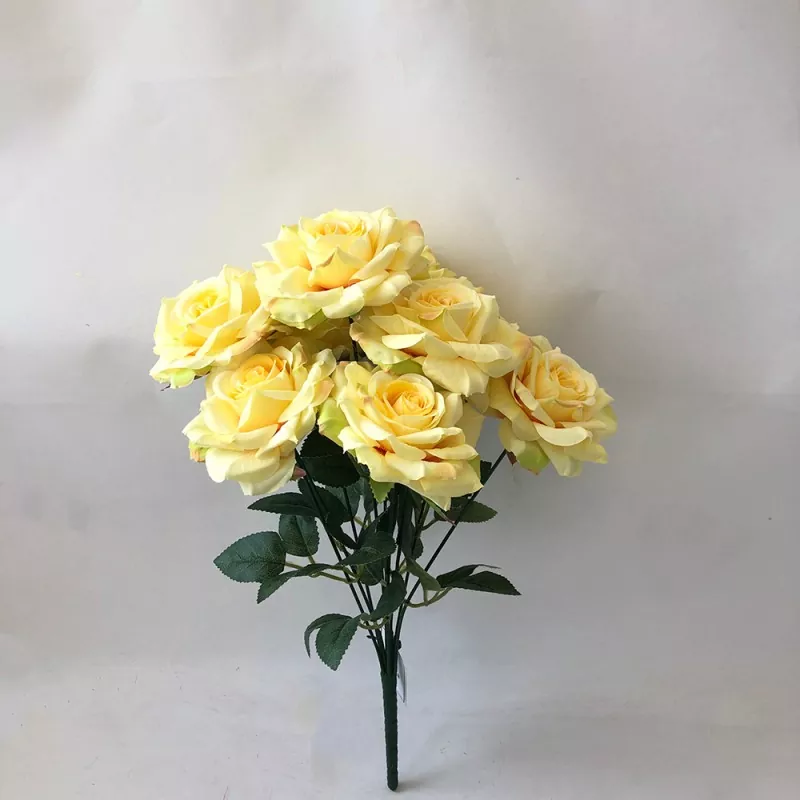 কৃত্রিম গোলাপ তোড়া